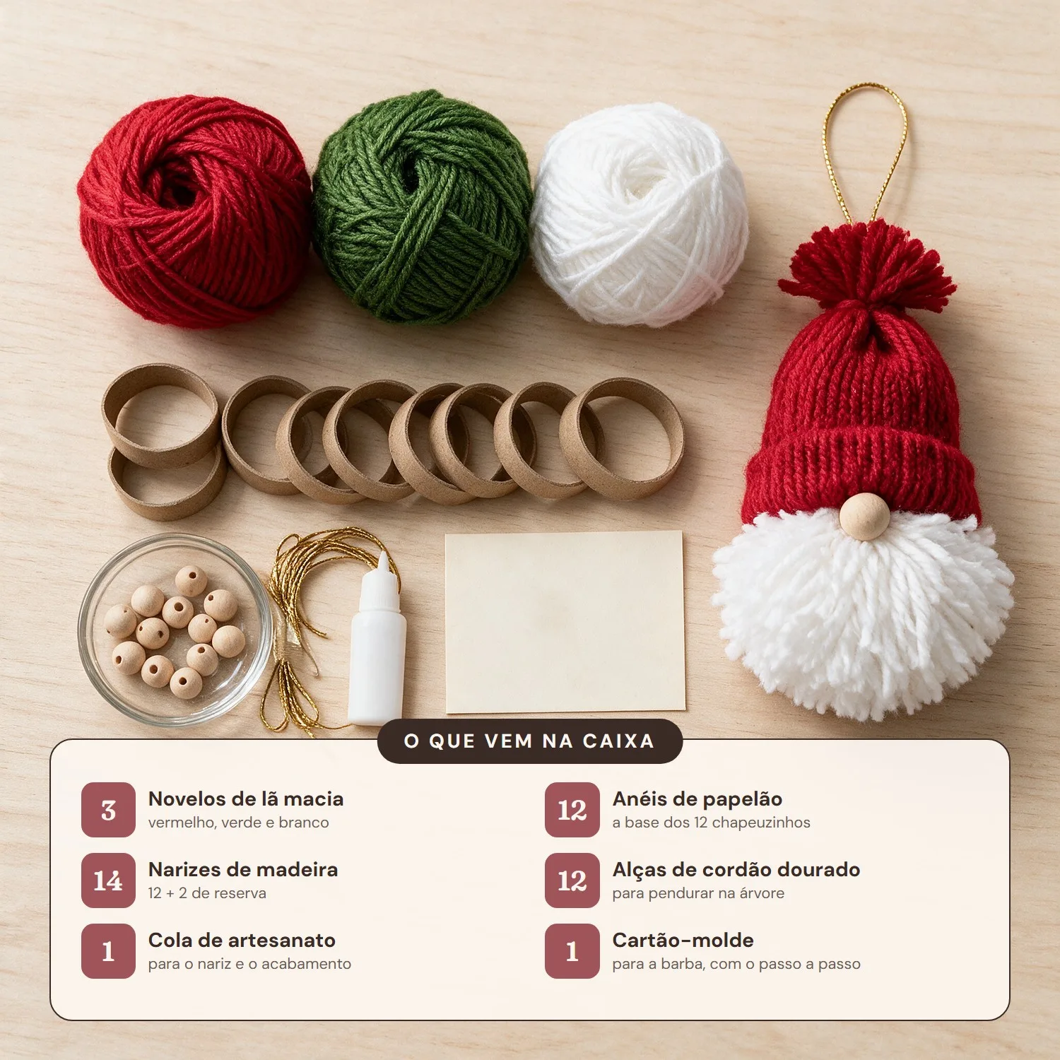 O que vem no kit: novelos de lã vermelho, verde e branco, anéis de papelão, narizes de madeira, cordão dourado, cola e cartão-molde
